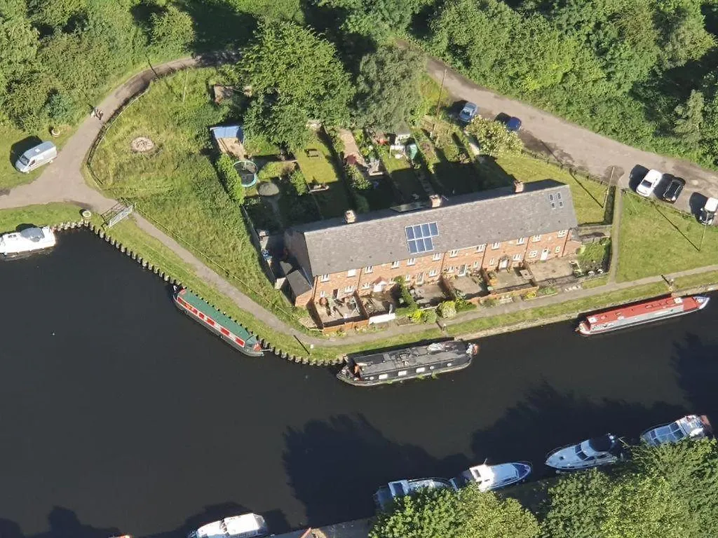 Canal Side Cottage Wakefield Stanley  Stanley (West Yorkshire)